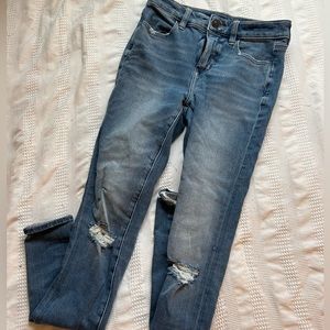 american eagle ripped, high rise, skinny blue jeans, size 2 long